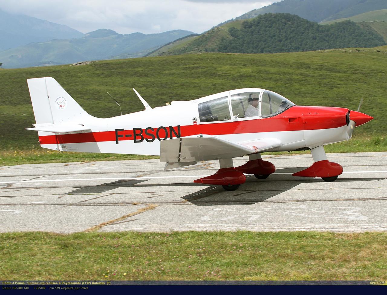 DR-300_F-BSON_Peyresourde_(LFIP)-Balestas__(F)-24634-par-SpotAir