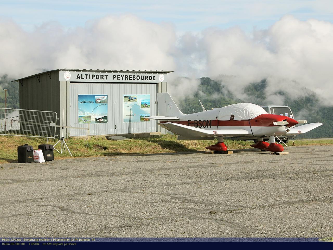 DR-300_F-BSON_Peyresourde_(LFIP)-Balestas__(F)-24688-par-SpotAir